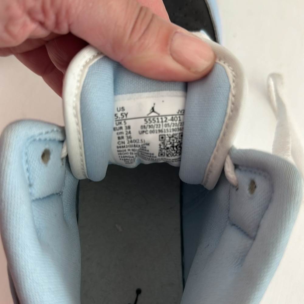 Air Jordan - Picture 4 of 7
